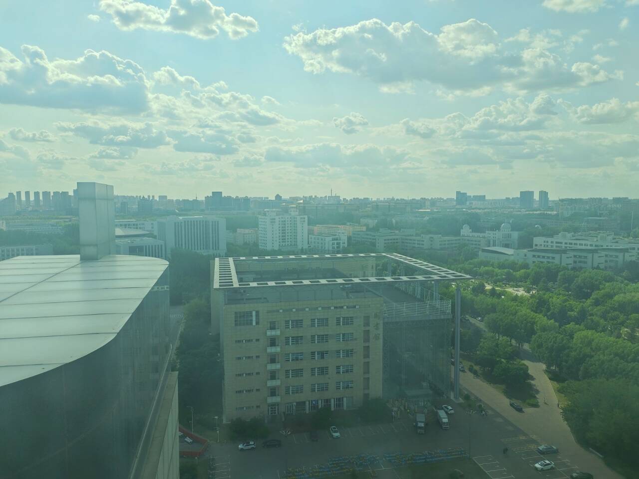 东荣楼顶
